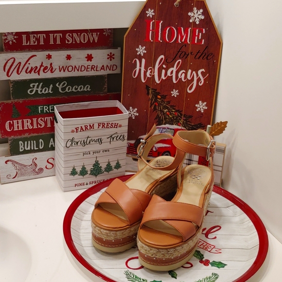 Vince Camuto Shoes - 🎄NWOT Vince Camuto Ladies Wedges, Pink/Cissel, Never Worn, Size 6.5